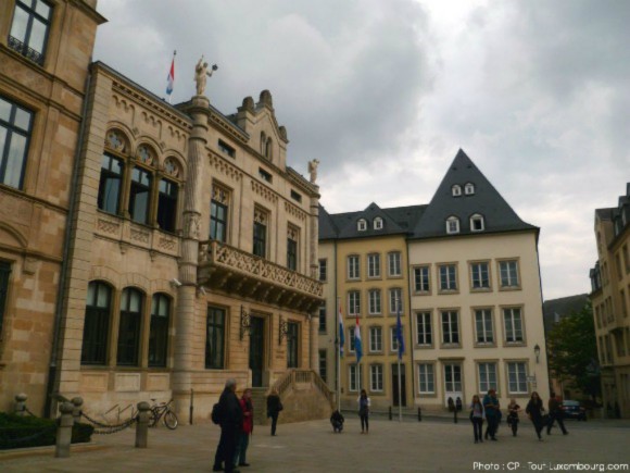 La Chambre des Députés, à côté du Palais Grand-Ducal