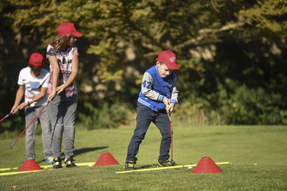 Une centaine d’enfants d’écoles de la Communauté de Communes de Cattenom et Environs étaient sur les greens Photo : Citadelle Trophy International au Golf de Preisch